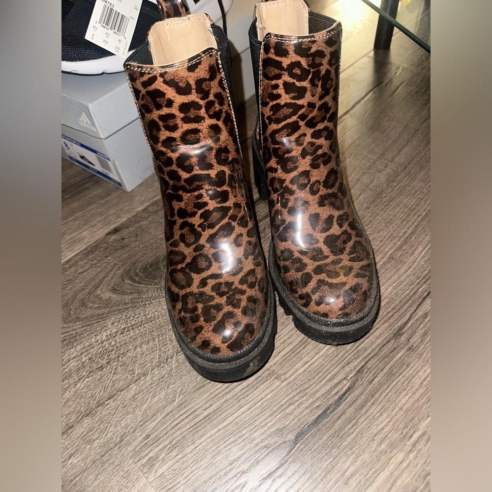 Cheeta print trendy boots